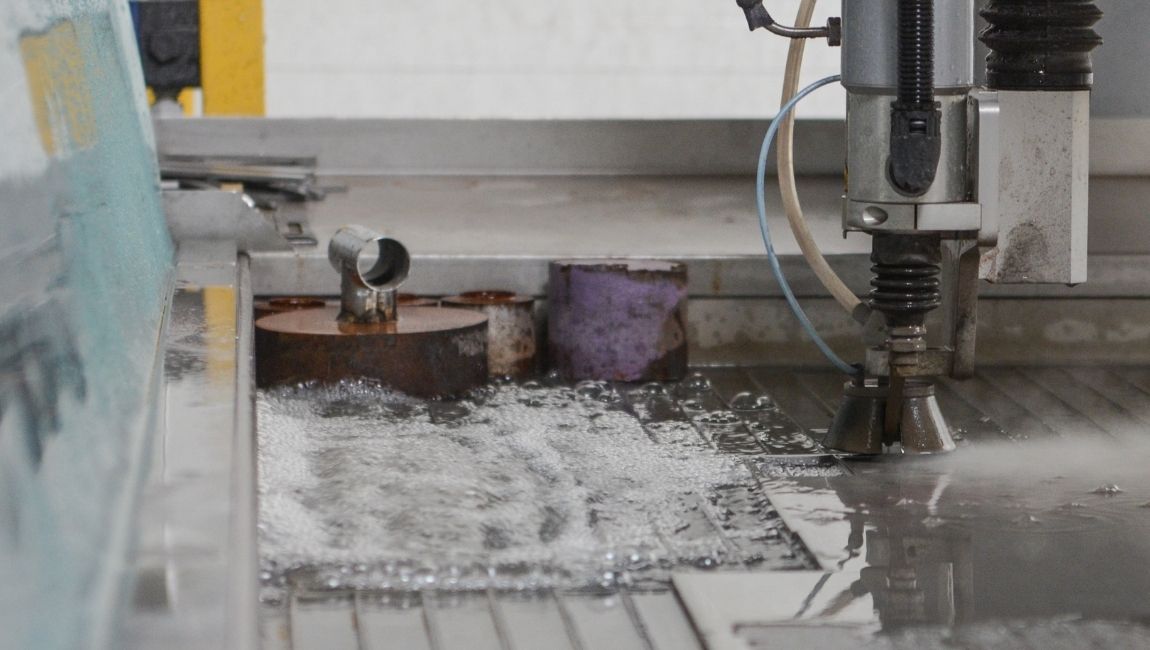 Cutting glass underwater deals